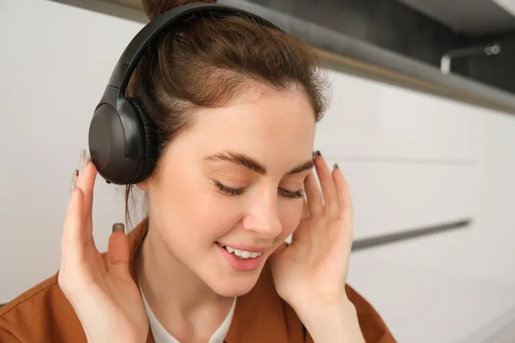 Best Noise-Cancelling Headphones for Work and Travel